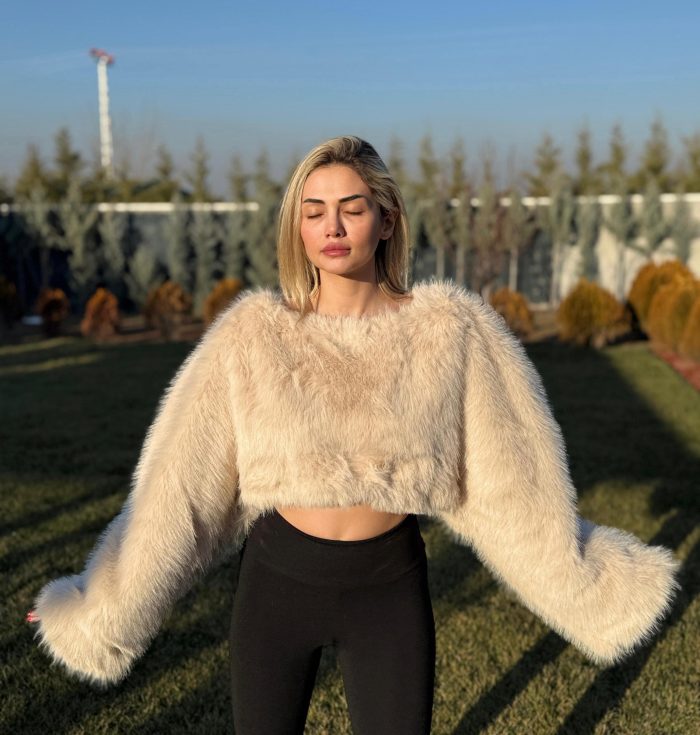 Marka Model Bej Crop Sweat (Peluş) - Görsel 2