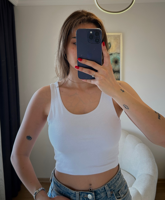 Beyaz Crop Top - Görsel 3