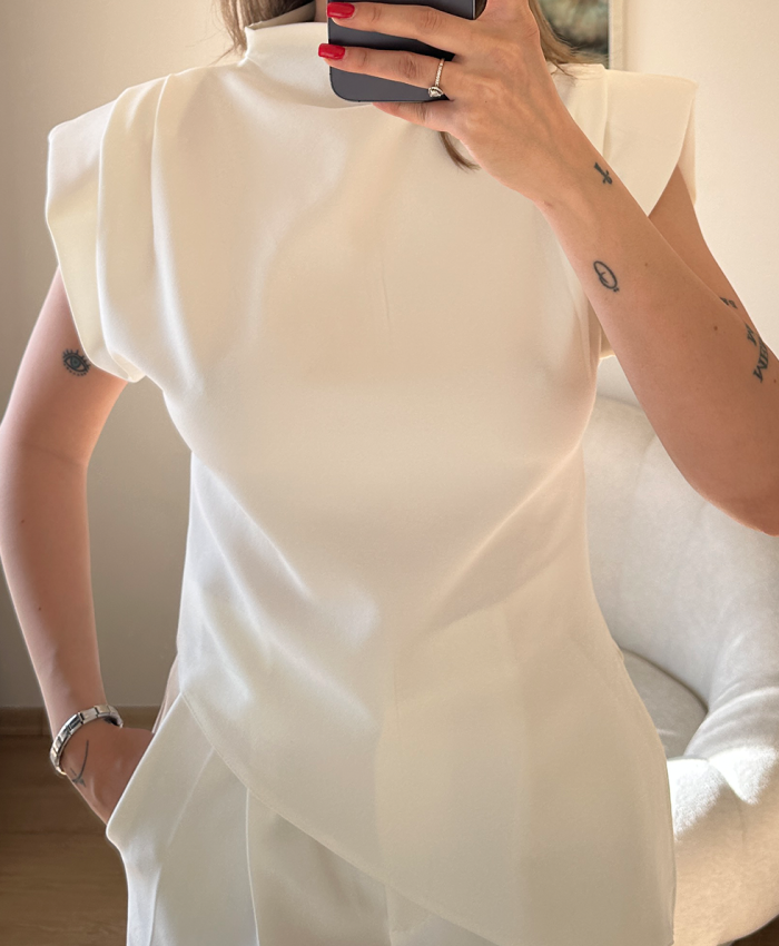 Vatkalı Beyaz Bluz - Görsel 2