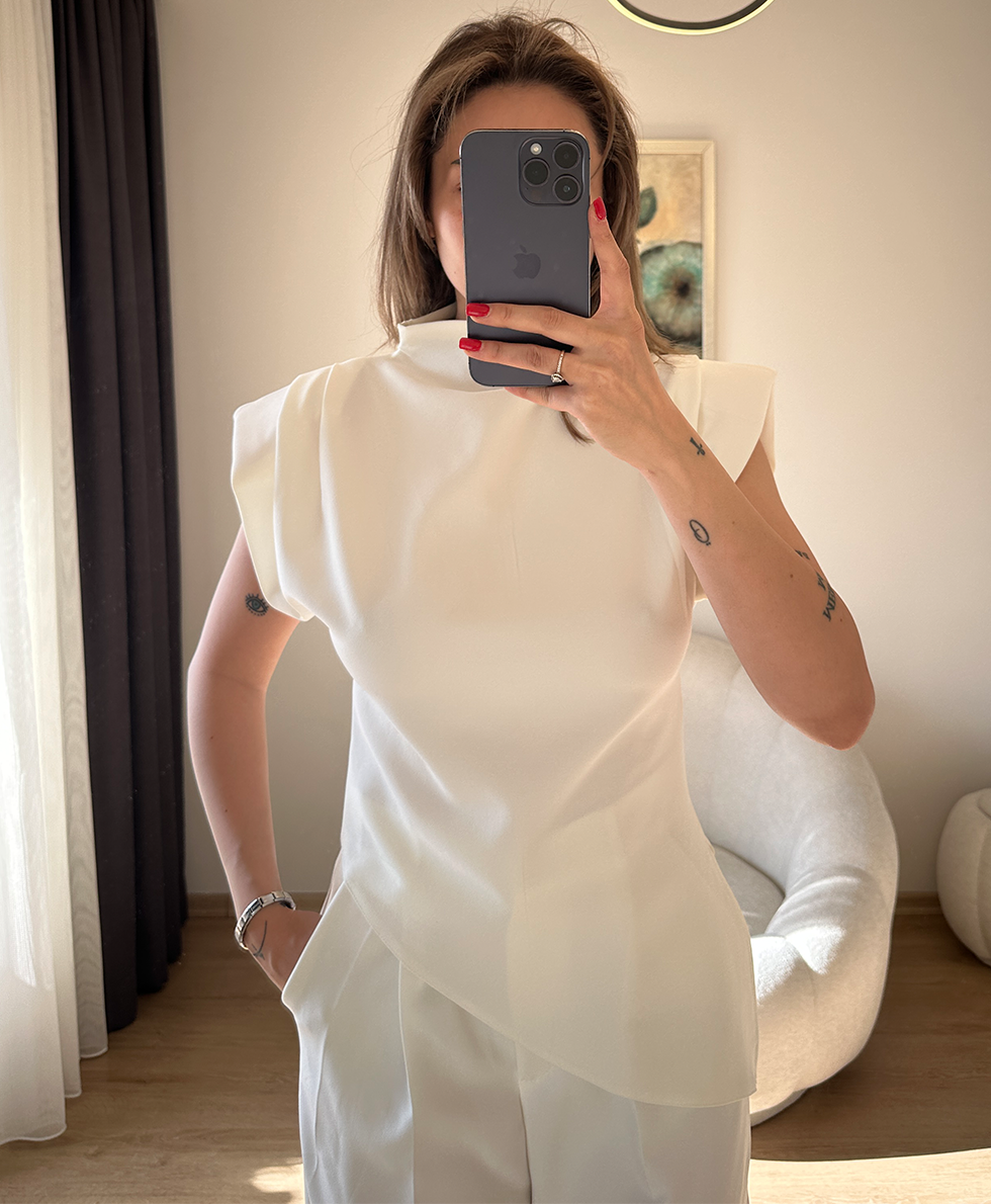 beyaz vatka bluz4 Vatkalı Beyaz Bluz - Görsel 1