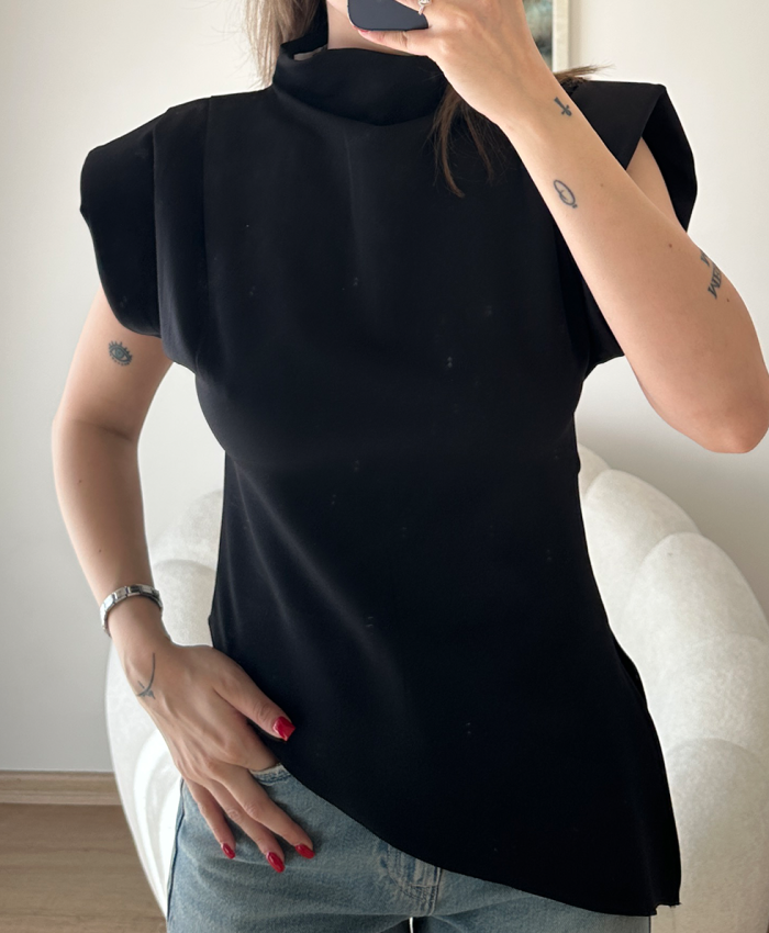 Vatkalı Siyah Bluz - Görsel 2