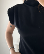 Vatkalı Siyah Bluz - Görsel 3