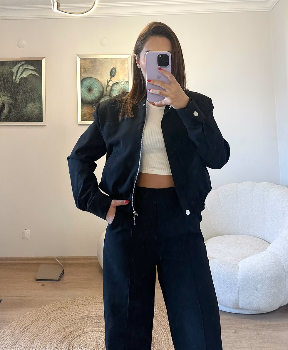 siyah_cc_takim_posegusto_202511 Siyah Crop Ceket Takım - Görsel 1